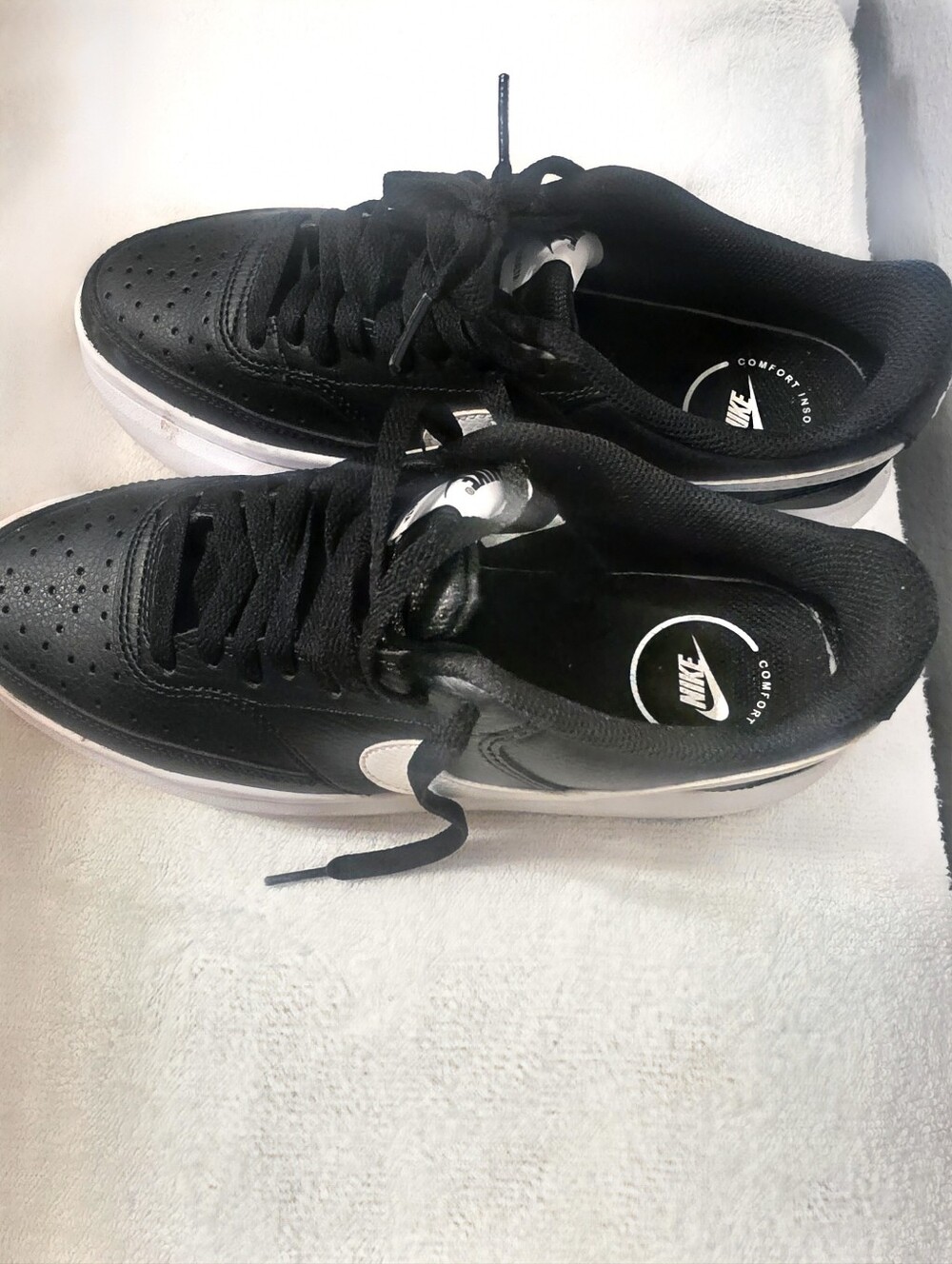 Nike Black and White Men’s Low-Top Sneakers